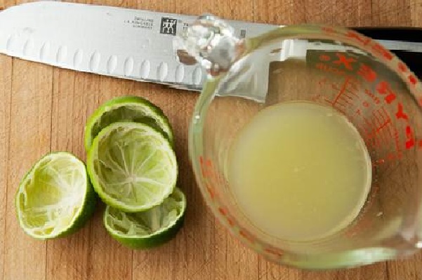 clean a new air fryer by lemon juice
